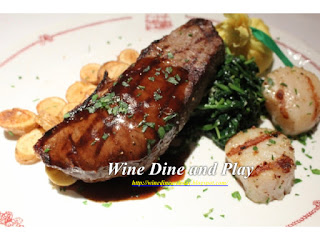 Cape Cod Room / Surf and Turf / https://winedineandplay.blogspot.com/2013/07/cape-cod-room-restaurant_20.html Steak with scallops surf and turf dish at the Cape Cod room at the Drake in Chicago