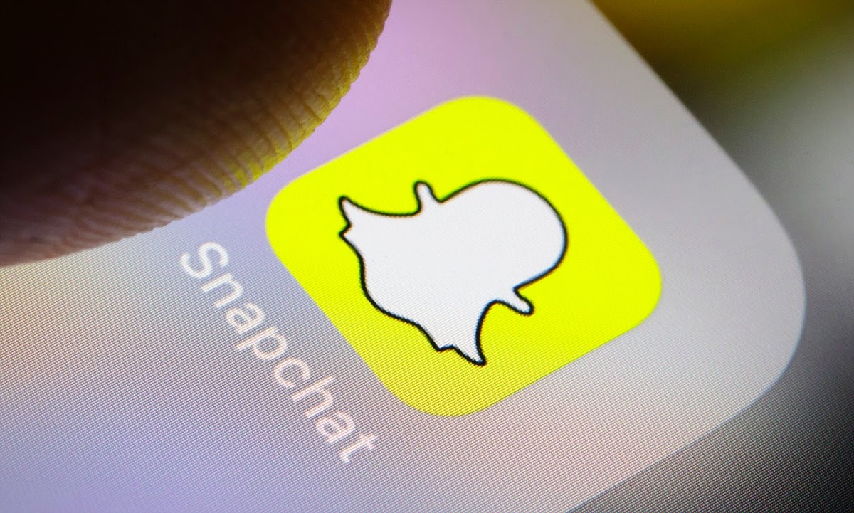 Snapchat trolls Instagram with a new ad