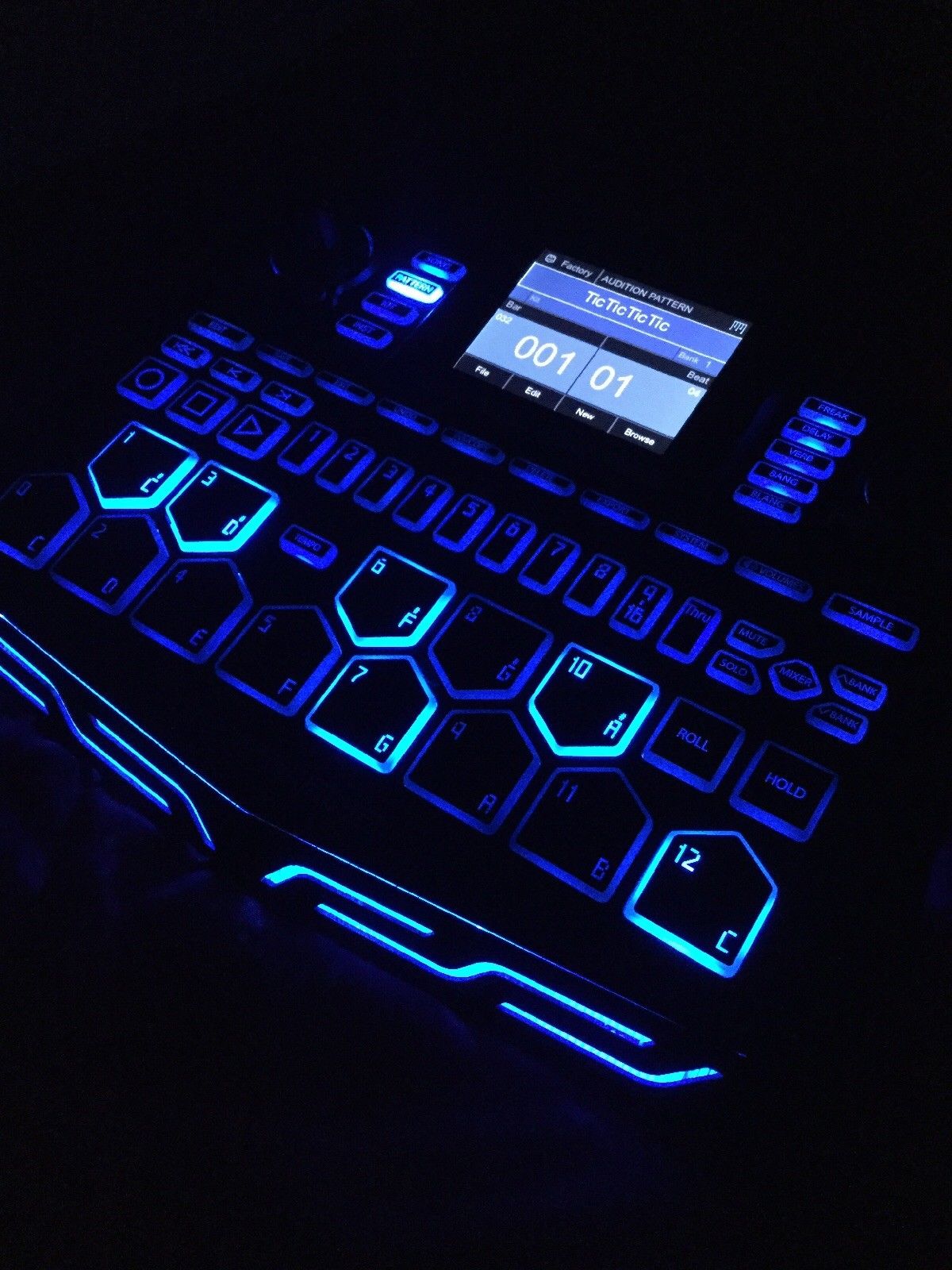 MATRIXSYNTH BKE BEAT THANG PORTABLE GROOVEBOX HIP HOP Drum Machine