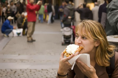 veja dicas de especialistas sobre a alimentação na rua se faz bem ou mal