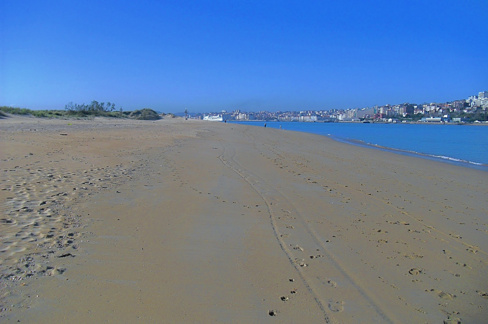 playas y paseos por la costa CAMINO EL PUNTAL DESDE PLAYA DE SOMO