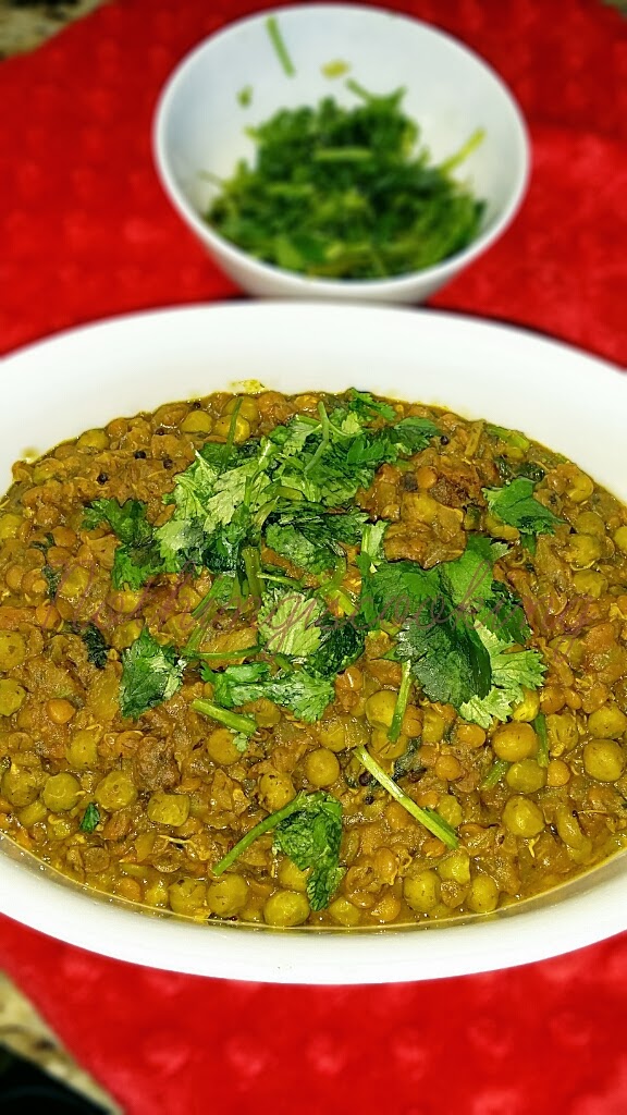 Sprouted Massor Dal and Green Peas Fry