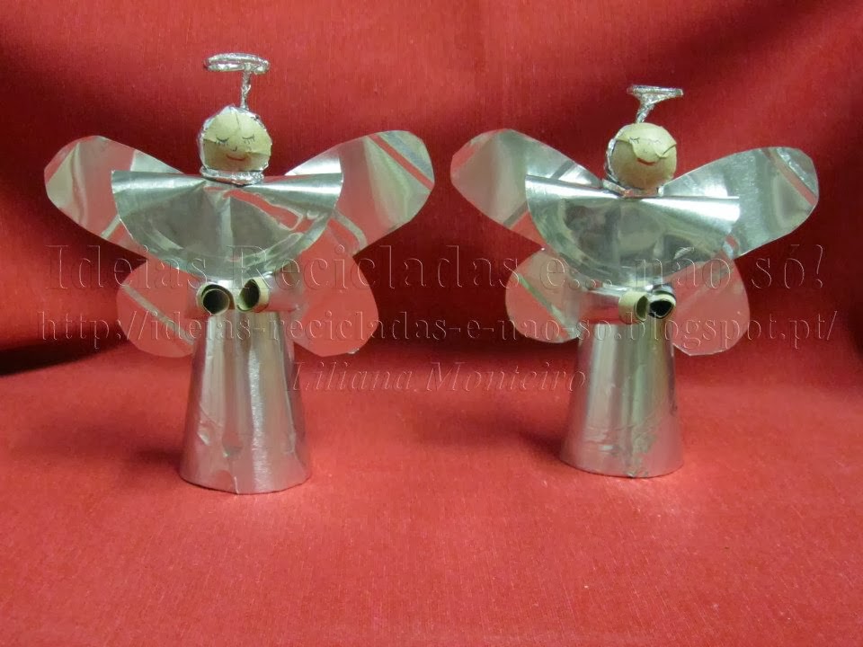 Anjo de Natal com material reciclado