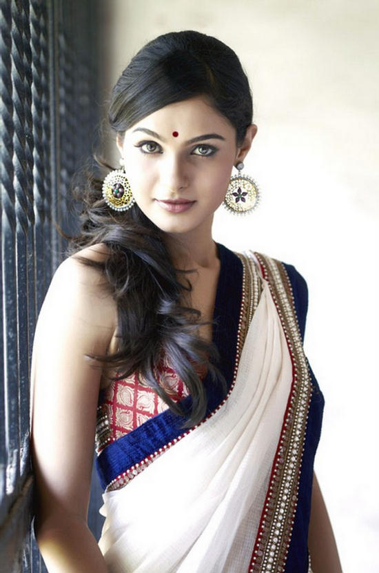 Indian Playback Singer Andrea Jeremiah Cute Saree Photos