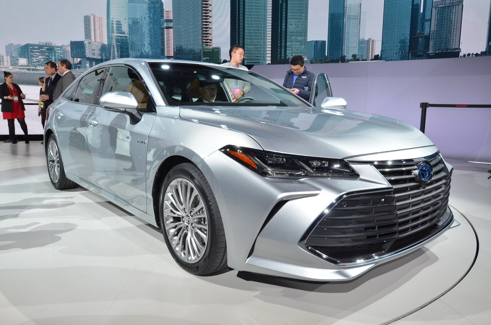 2019 Toyota Avalon Edges Closer To Lexus, Adds Apple CarPlay Too car news