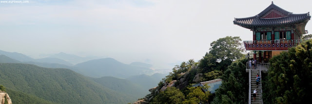 Vistas desde el templo Boriam de Namhae