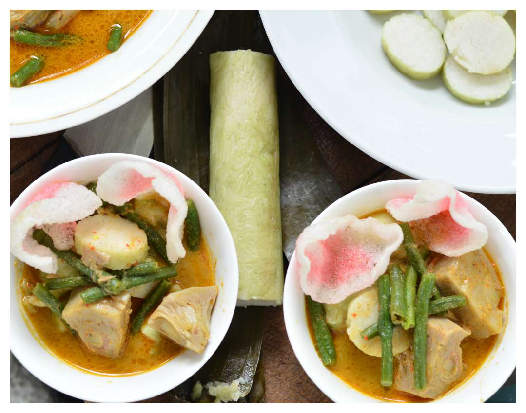 Indonesian Medan Food: Lontong Gulai Cubadak / Lontong ...