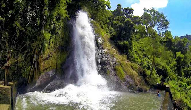 10 TEMPAT WISATA TERBAIK DI LOMBOK UTARA Air Terjun Gangga