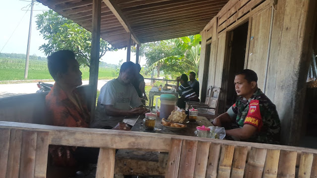 Wujud Kedekatan dengan Masyarakat, Babinsa Pantirejo  Gelar Komsos