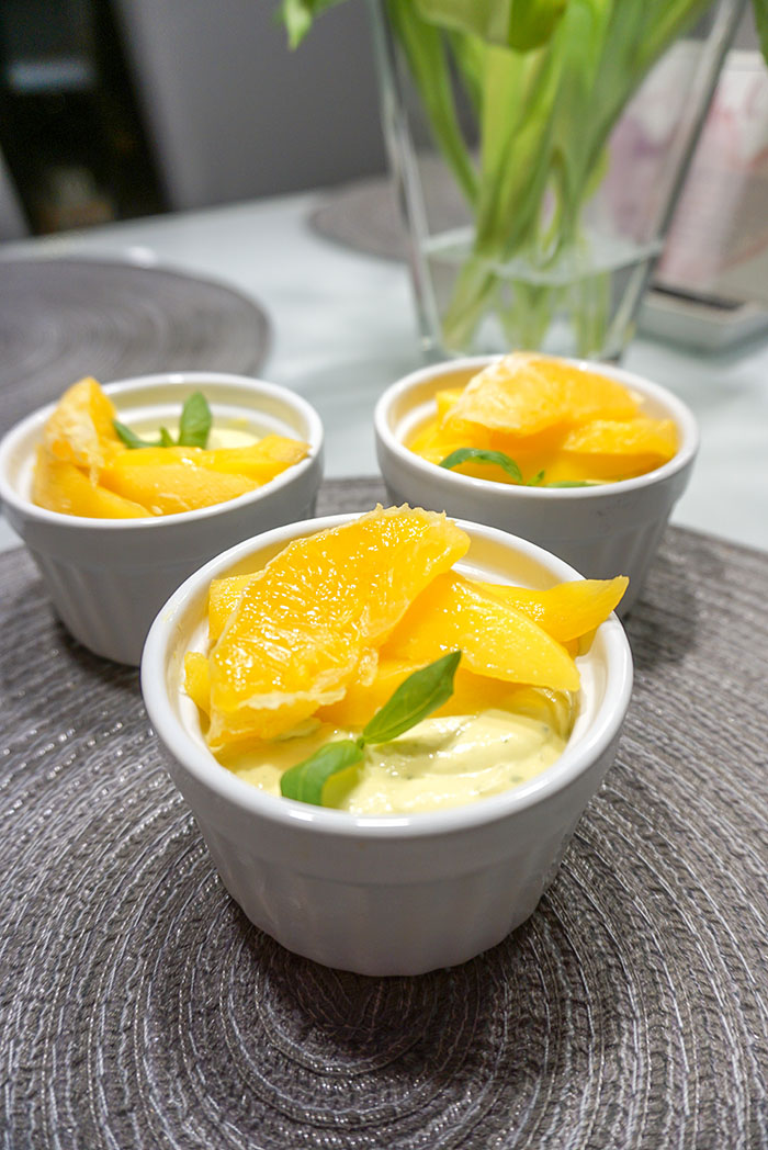 Mango-Orangen-Creme mit Basilikum