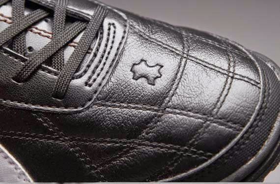 classic futsal shoes