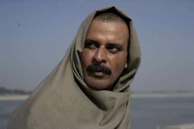 manoj bajpai, sardar khan, wrapped in shawl