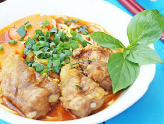 Giao đồ ăn đêm Sài Gòn