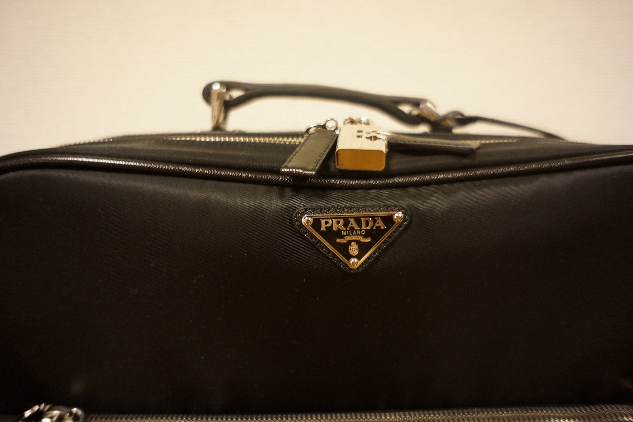 まっくの日記: PRADAにて鞄を購入 それからシャツも