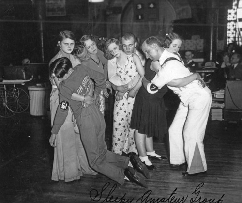 25 Breathtaking Photos From The Past - Last four couples standing in a Chicago dance marathon. ca. 1930.