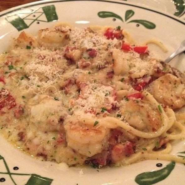 Country Cookin' Chicken and Shrimp Carbonara (Olive Garden Fave!)