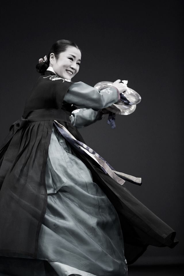 Izmir Kore Muzik Ve Dans Gosterisi Scent Of Korea Cadi Kazani