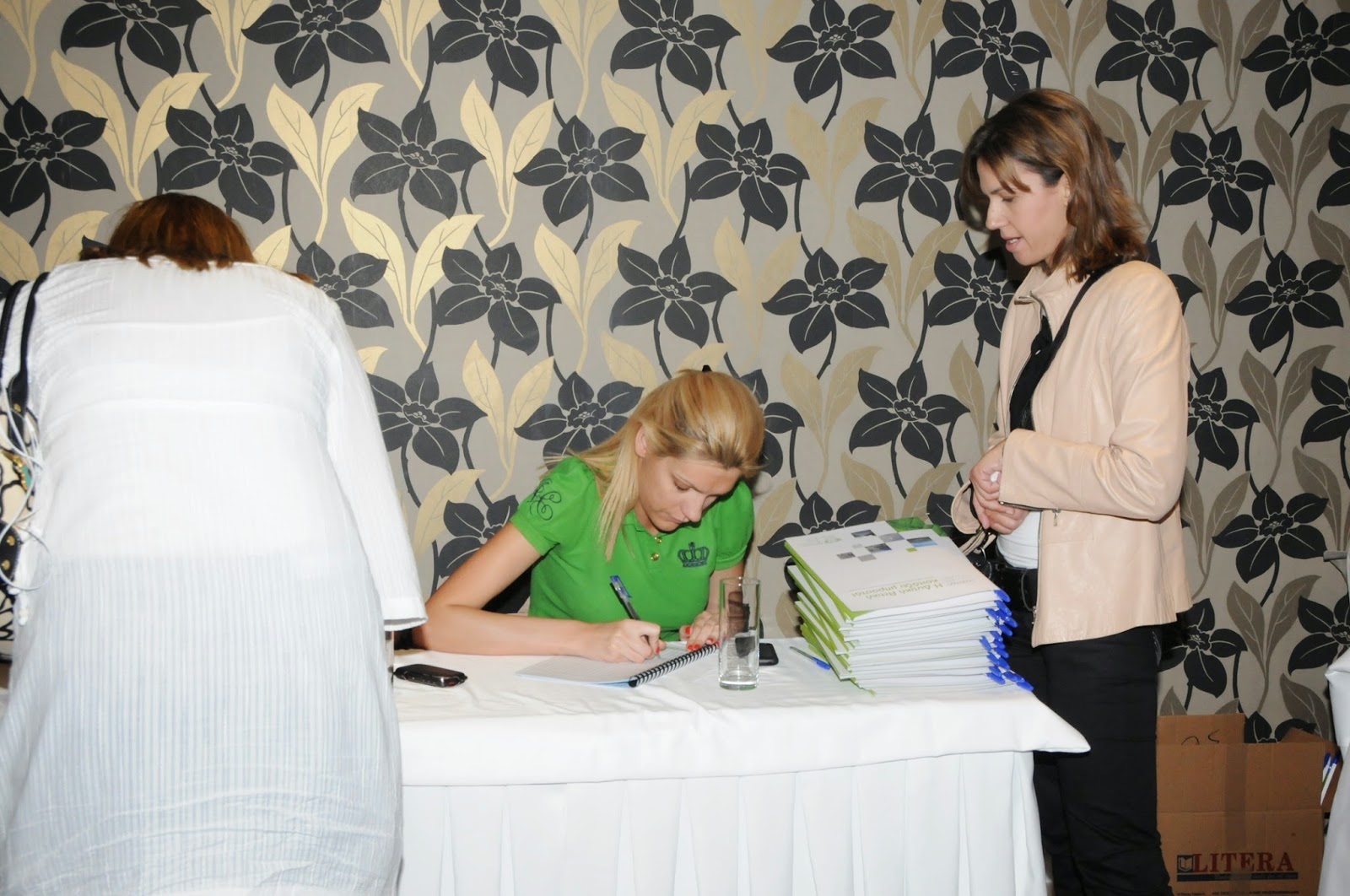 ΑΠΙΣΤΕΥΤΟ: Δείτε που δούλευε η Σταμάτη πριν την τηλεόραση... [photo]