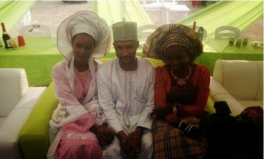 Nigerian-man-marries-two-beautiful-wives-at-once-same-day