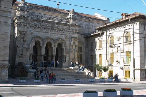 UNIVERSITATEA