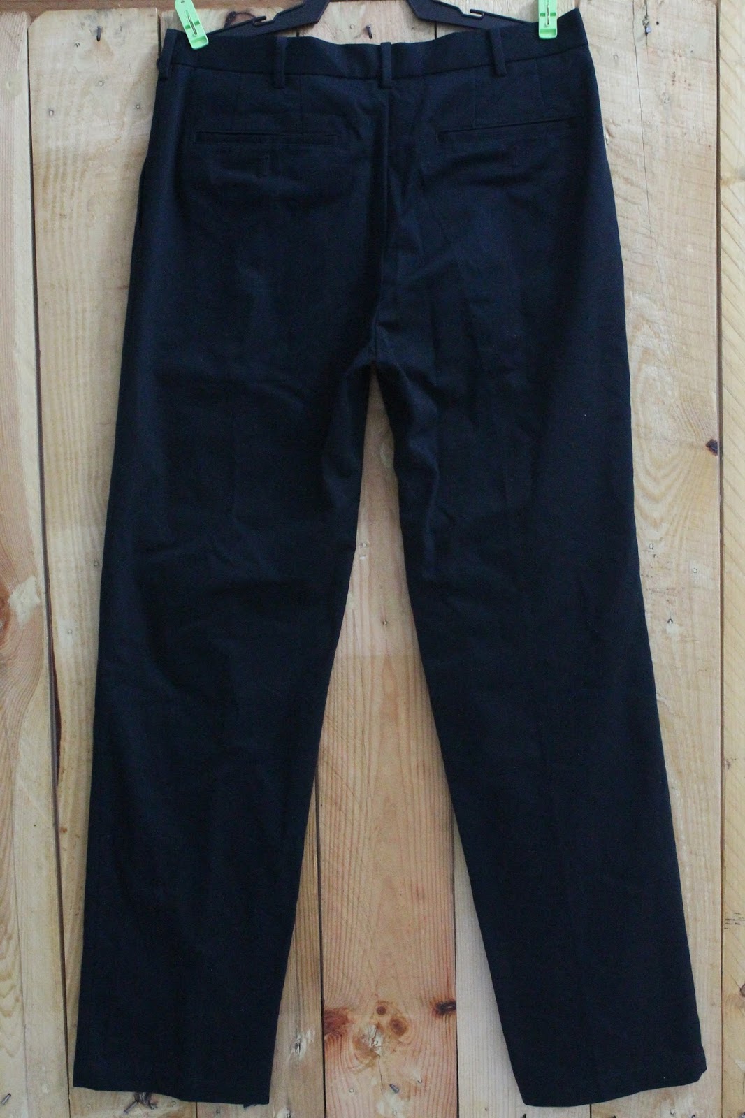 BUNDLEBARANGBAEK UNIQLO Khakis Slack Pant.