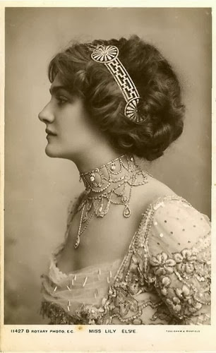 fashioning nostalgia early 1910's