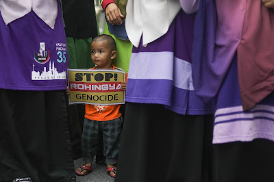 Quase 400 mortos em confrontos entre rohingya e forças de segurança da Birmânia