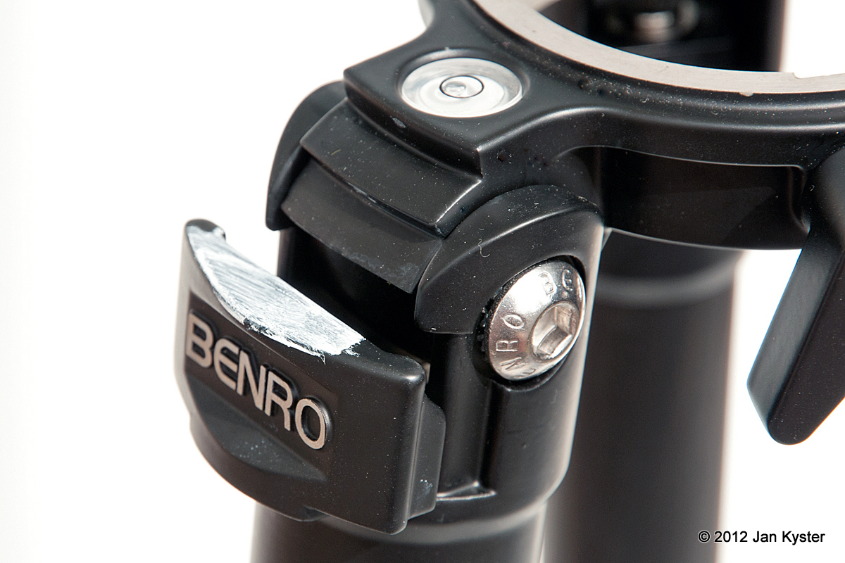 Benro C3770T CF Tripod - leg angle lock w/ paint