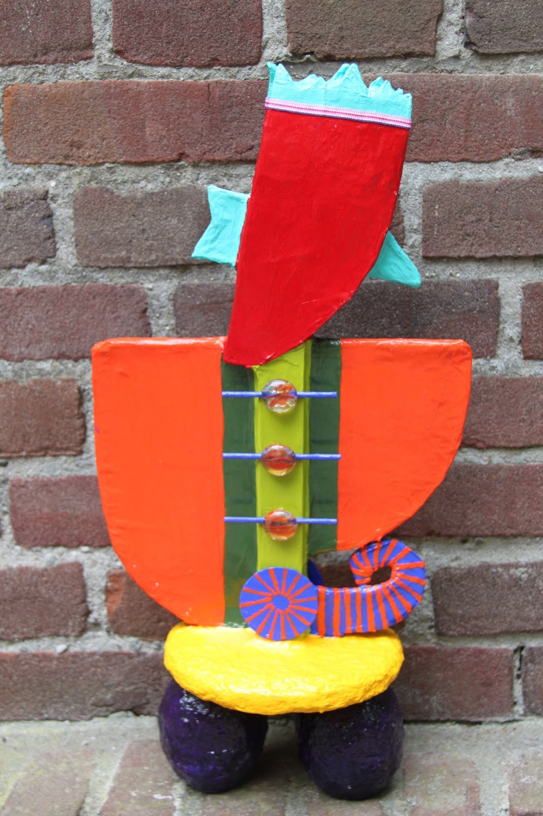 Atelier Soeff Papier mache beeld van Carolijn