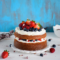  Sponge cake com frutos vermelhos e mascarpone