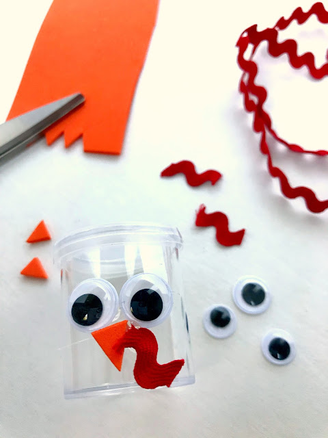 Step by step directions to make Candy Turkey Necklaces.