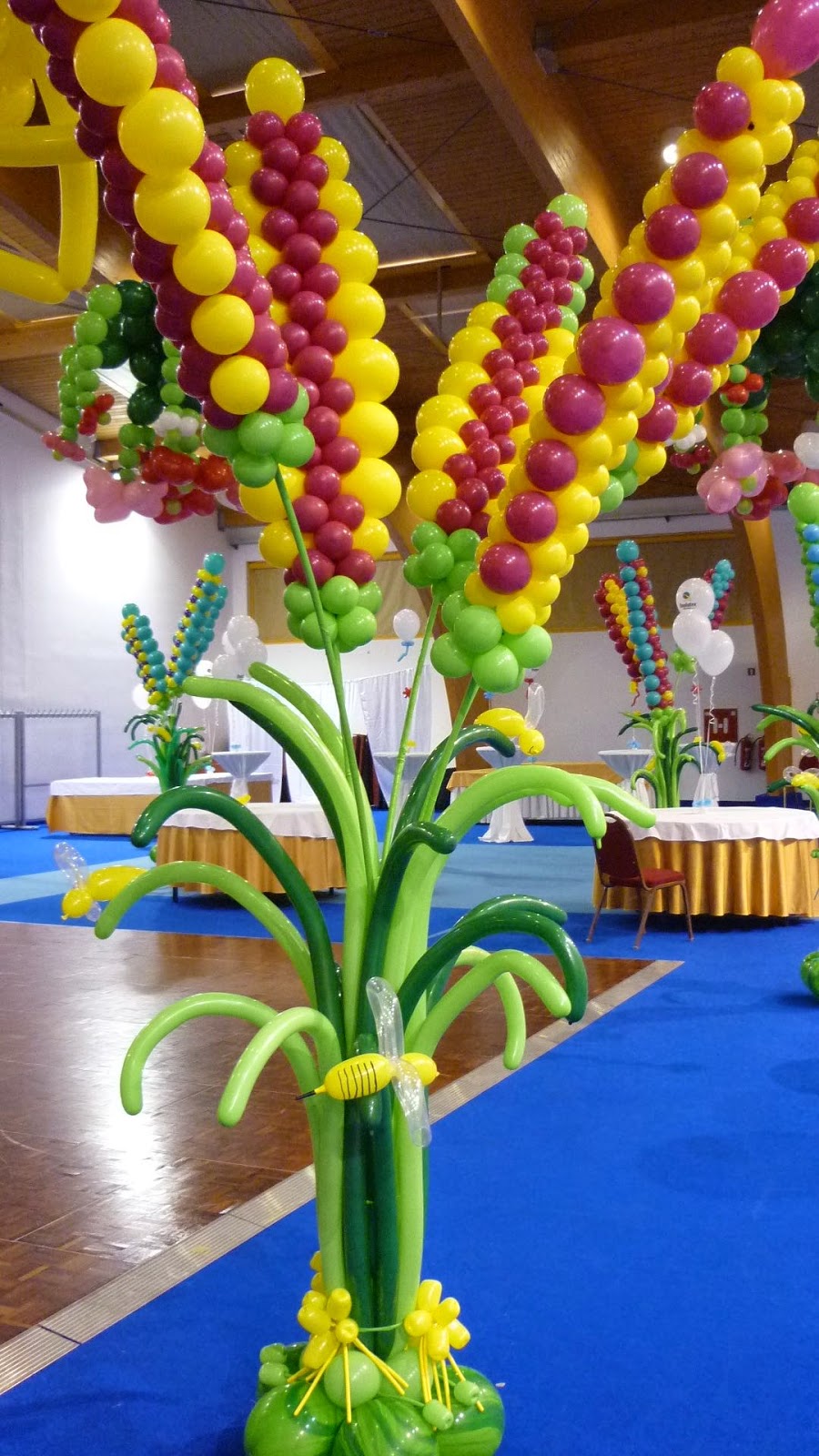 The Very Best Balloon Blog How to make a Tropical Balloon Flower StepbyStep!