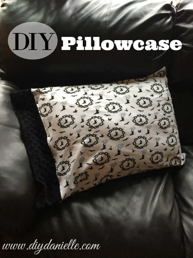 DIY pillowcase made from knit fabric. Sew a DIY pillowcase made from knit fabric.