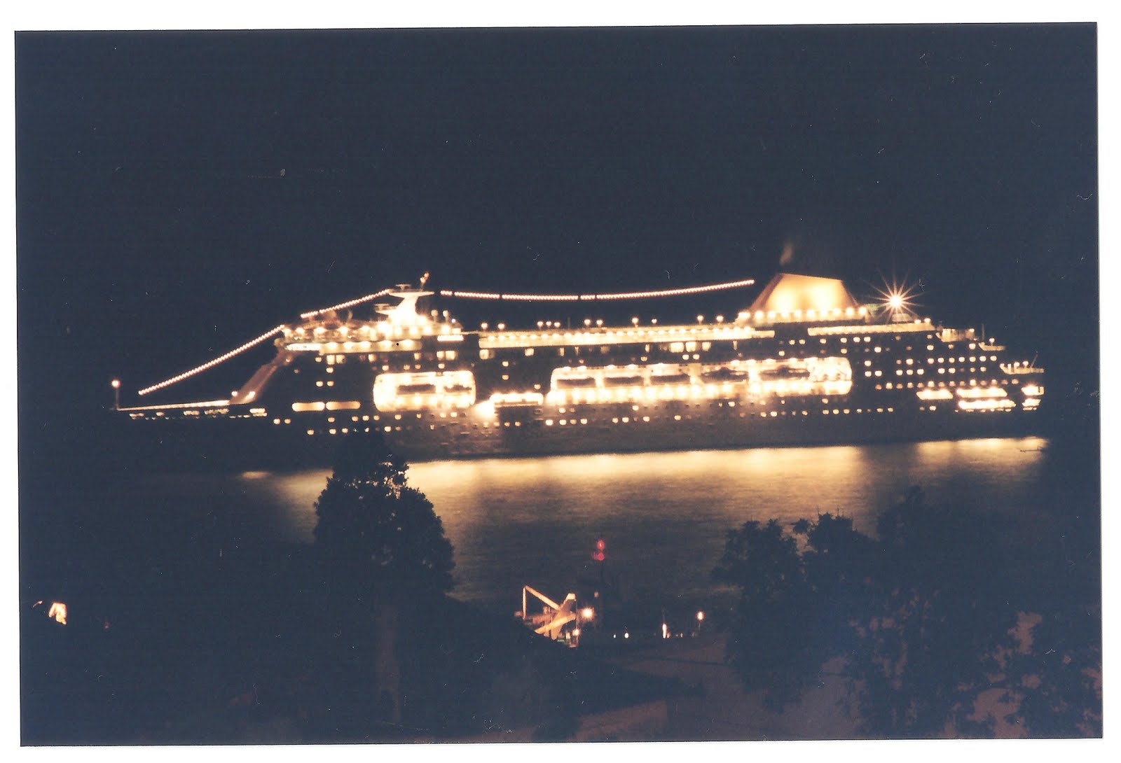 ORIANA of 1995 ORIANA in Funchal new years eve 1999
