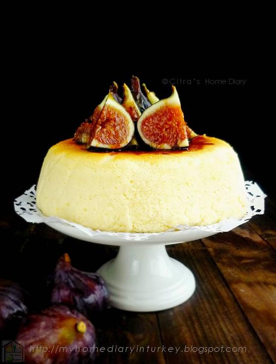 Labneh (strained yogurt) souffle cheesecake with spicy warm honey fig. To get this labneh, you need to drain/ strain plain thick yogurt at least over night or until 24 hour. Keep it inside refrigerator while you drain your yogurt. Use cheese cloth and put on sieve with a bowl for dropping whey underneath. #labneh #creamcheese #healthycreamcheese  #cheesesoufflecake #fig  #spicybakedfig #dessert #soufflecake #citrashomediary #middleeastern #yoghurtdessert