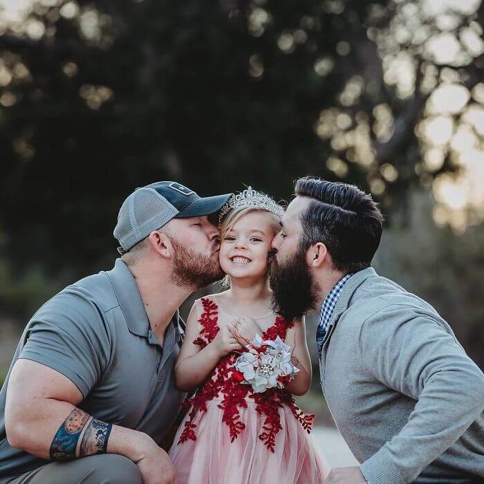Cute Photoshoot Of A Girl With Her Two Dads Cute Photoshoot Of A Girl With Her Two Dads