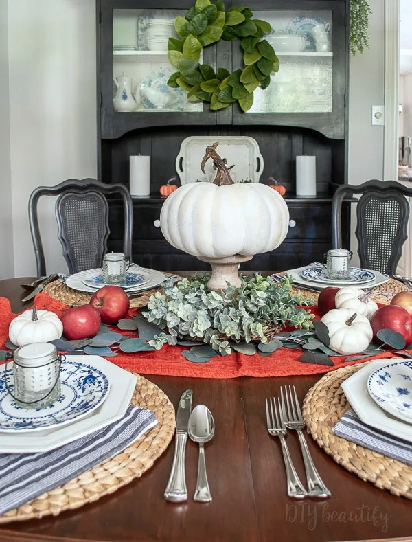 Thanksgiving dining room decor