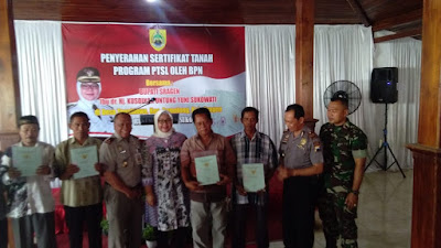 PENYERAHAN SERTIFIKAT TANAH PROGRAM PTSL OLEH BUPATI SRAGEN