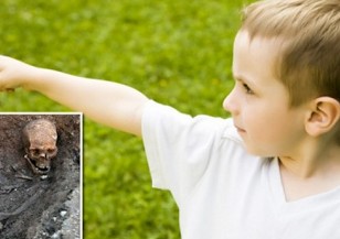 ΣΥΓΚΛΟΝΙΖΕΙ: 3χρονος θυμάται ότι δολοφονήθηκε και δείχνει πού είναι το πτώμα του... [video]
