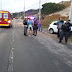 Carro colidiu contra poste na Via Costeira