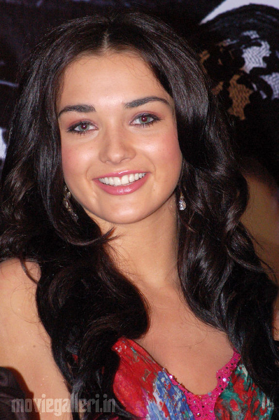 Bollywood Actresses: Amy Louise Jackson