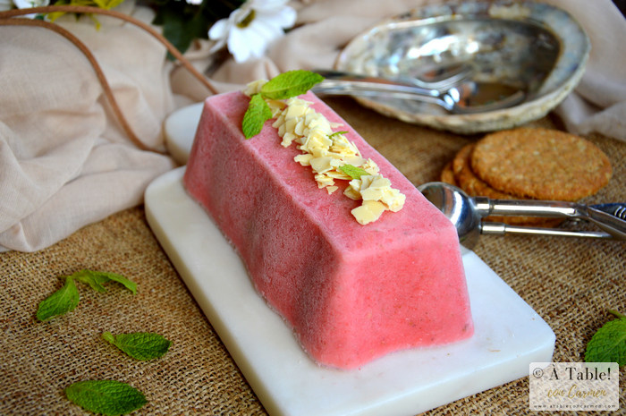 Helado de Fresas y Yogur con Hierbabuena