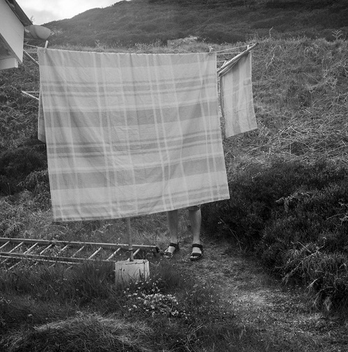 photo by Kevin Percival, proyecto documental Tanera, "Island Life" | working community images foto por Kevin Percival, proyecto documental Tanera, "Island Life" | fotos en blanco y negro