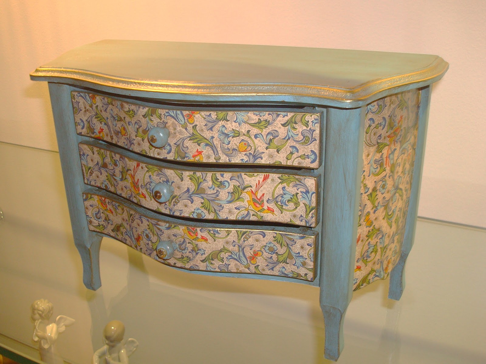 декупаж с тканью на мебели