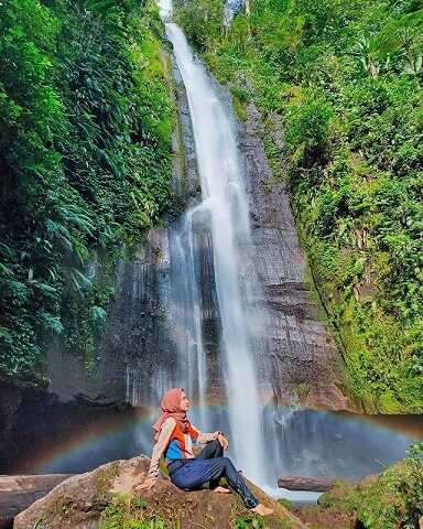 Tips aman dan nyaman main ke curug atau air terjun- foto instagram indahnarasaki