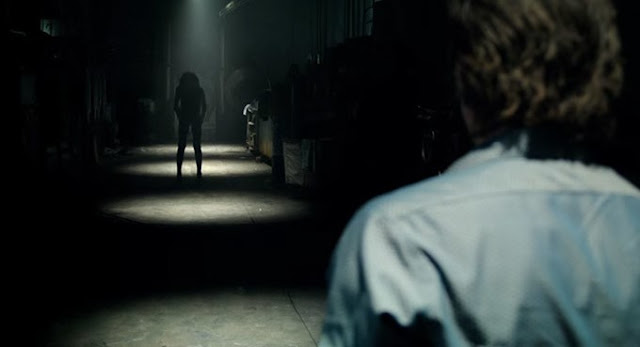 Trailer do terror sobrenatural “Lights Out” aconselha você ter medo do escuro