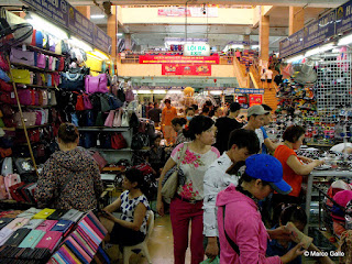 MERCADO CHO DONG XUAN, HANOI. VIETNAM