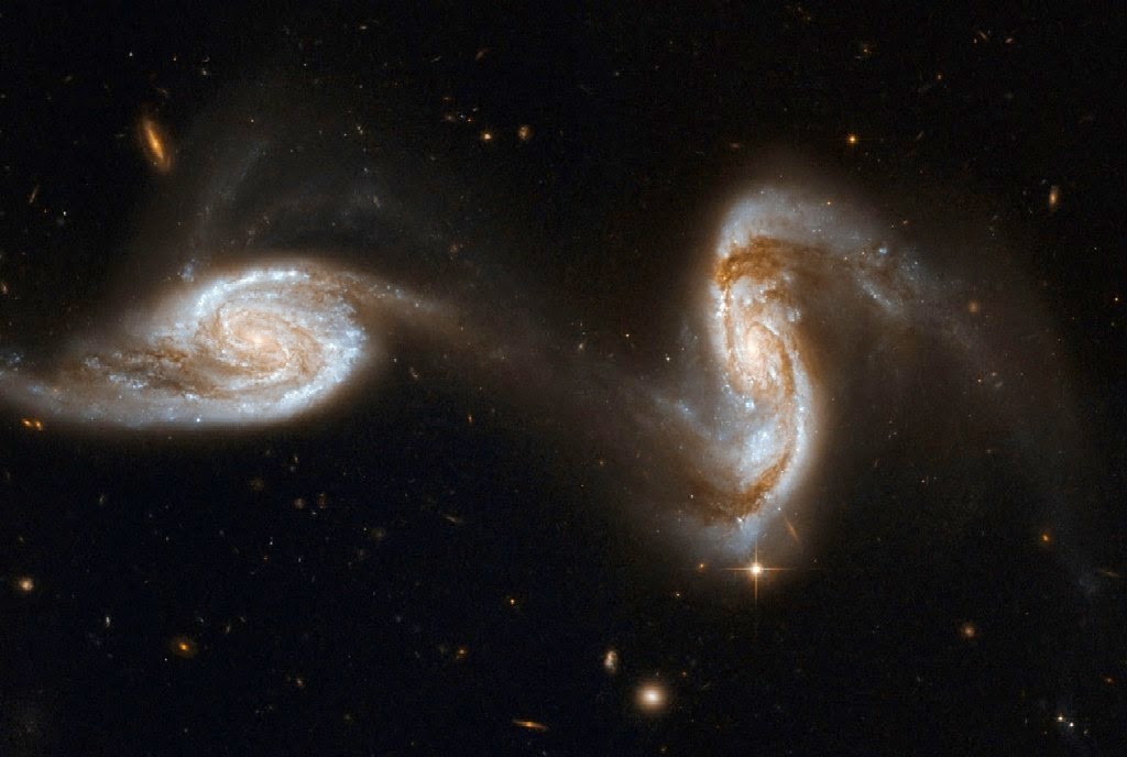 NGC 5257 e NGC 5258 (ARP 240)