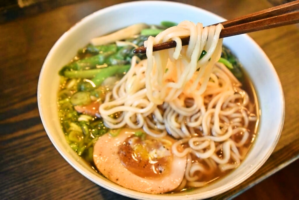 Recipes for Tom Shoyu raamen / ramen with soy sauce flavored soup