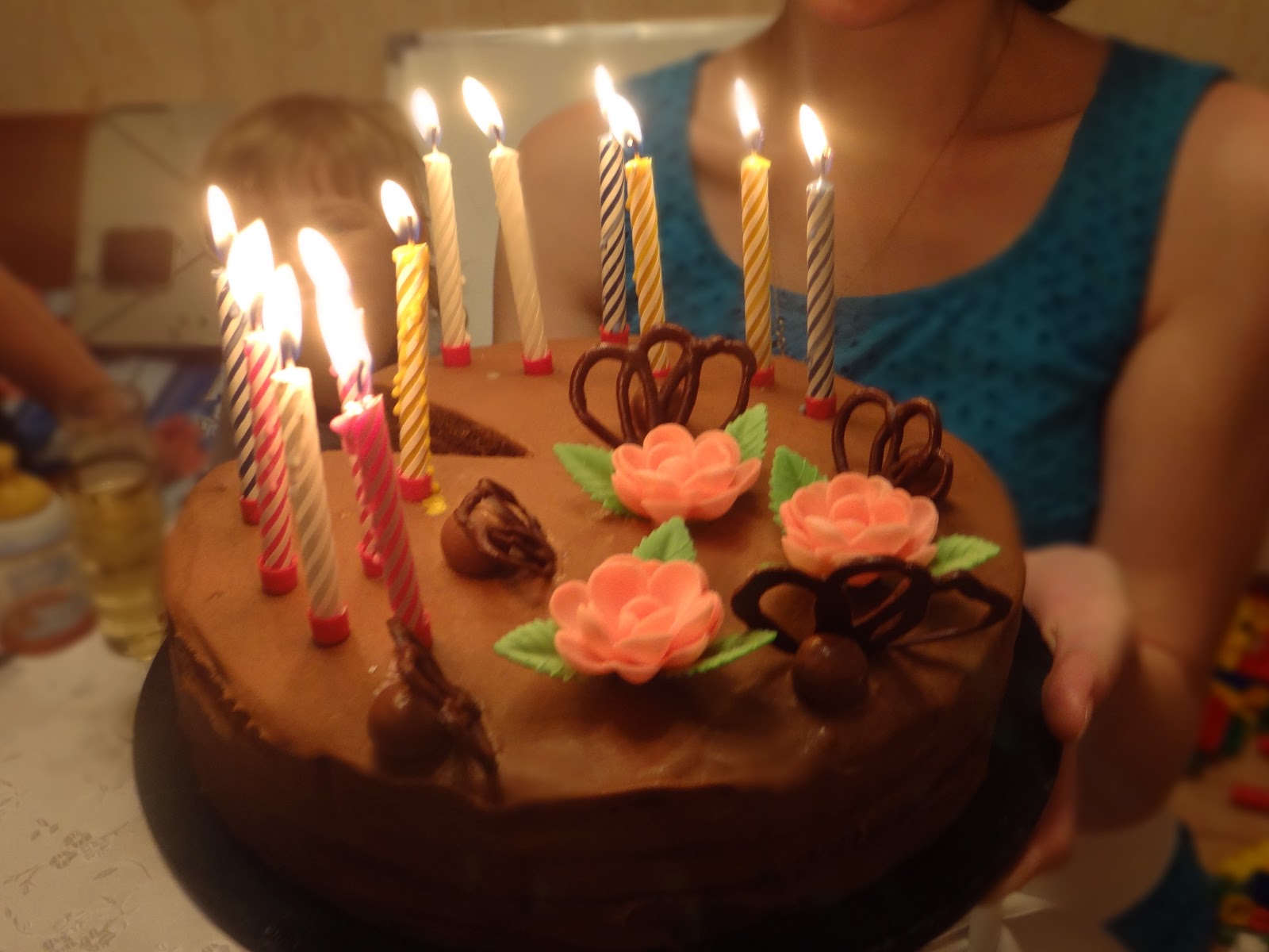 свечи для торта. свеча с днем рождения. ставить ли свечи на торт. свеча с днем рождения. торт со свечками.